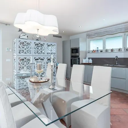 Rafaelle By Tar-Vabriga