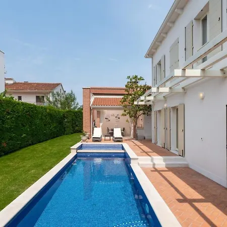 Rafaelle Guest house *