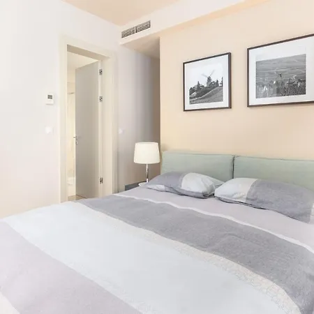 Rafaelle By Tar-Vabriga